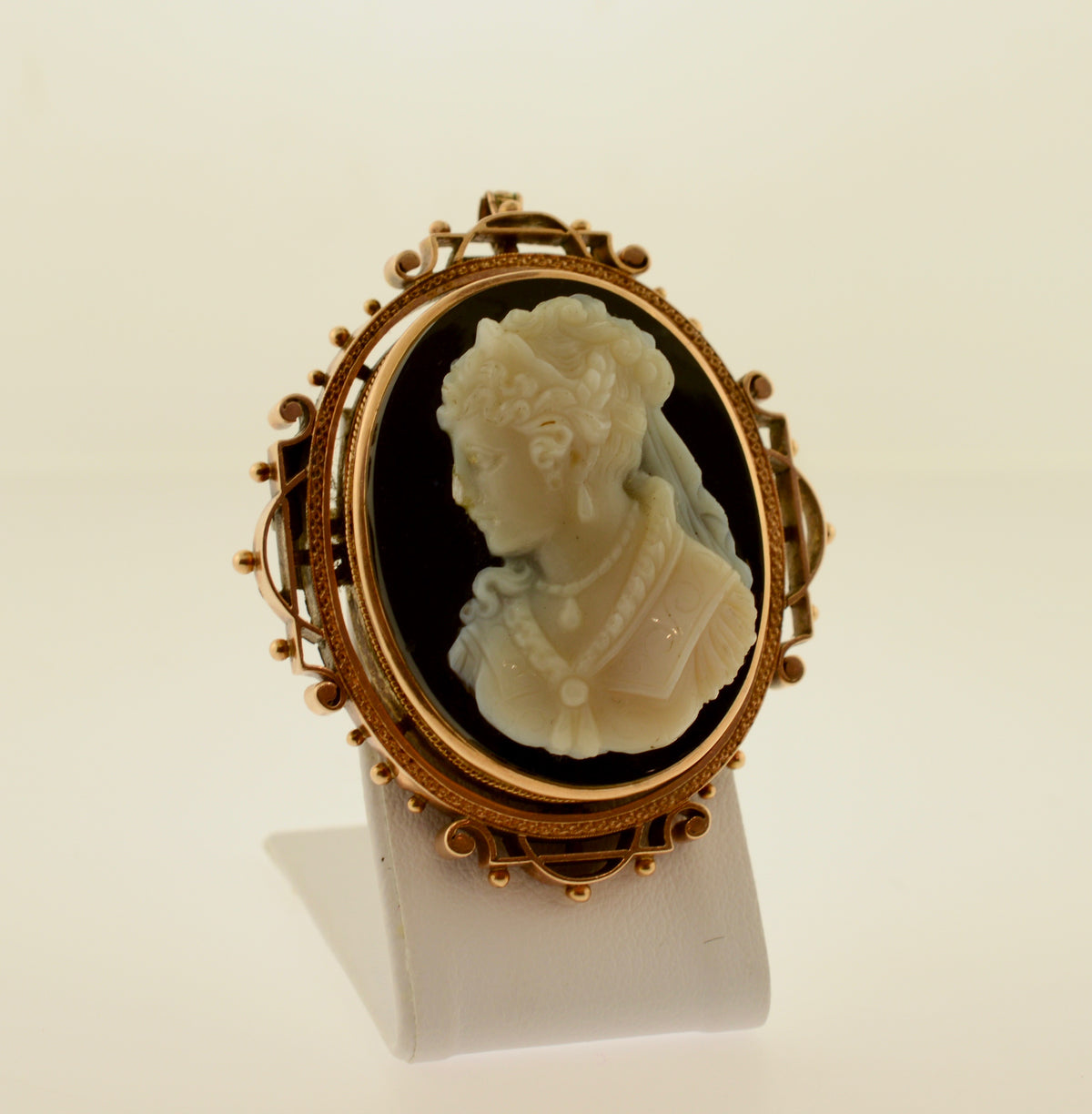 10K and 14K Agate Cameo Gold Mourning Pendant and Brooch