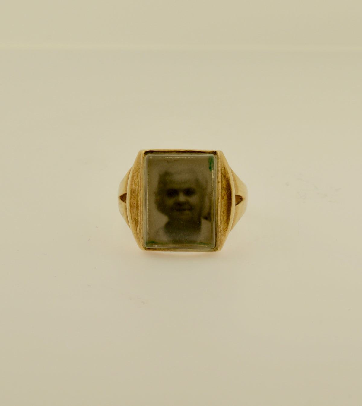 10K Yellow Gold Vintage Mourning Photo Gold Ring