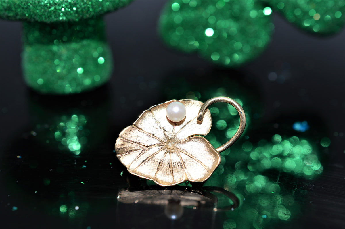 14K Yellow Gold Lily Pad Brooch Set with One Pearl