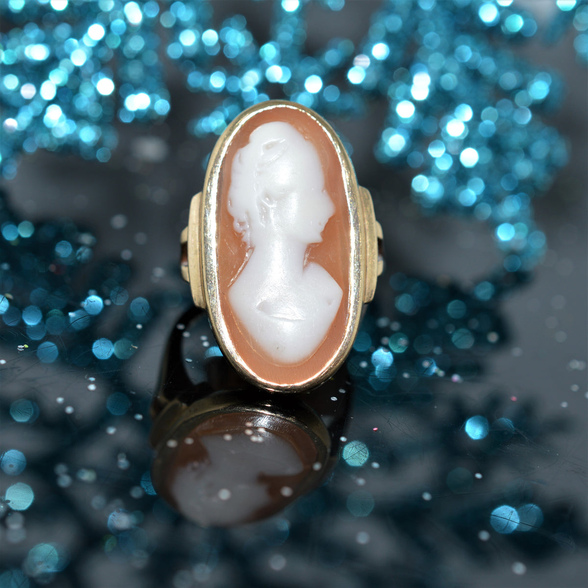 10K Yellow Gold Antique Elongated Shell Cameo Gold Ring