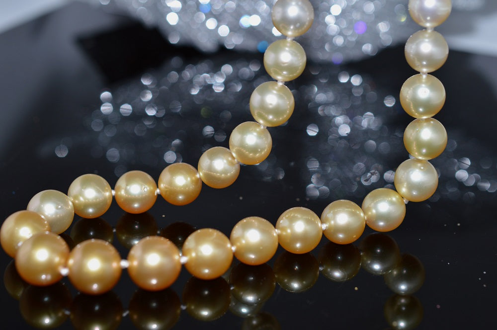 14K Two Tone Gold 27 Inch Graduated Ombre&#39; White Akoya &amp; Golden South Sea Pearl Strand