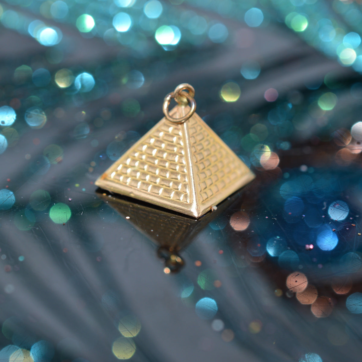 18K Yellow Gold Vintage 3 Dimensional Pyramid Charm Howard s DC