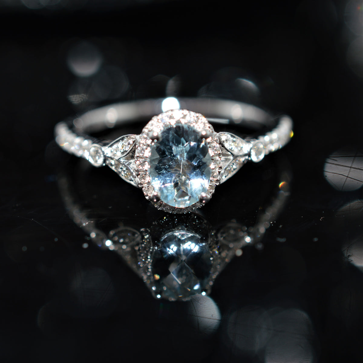 14K White Gold Oval Aquamarine And Diamond Ring