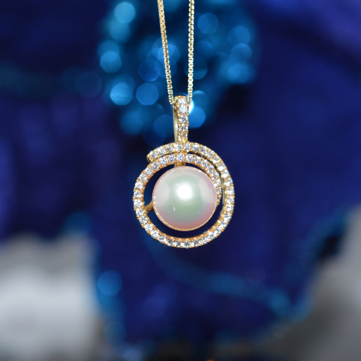 18K Yellow Gold Pearl Pendant With Diamond Halo And 18K Chain