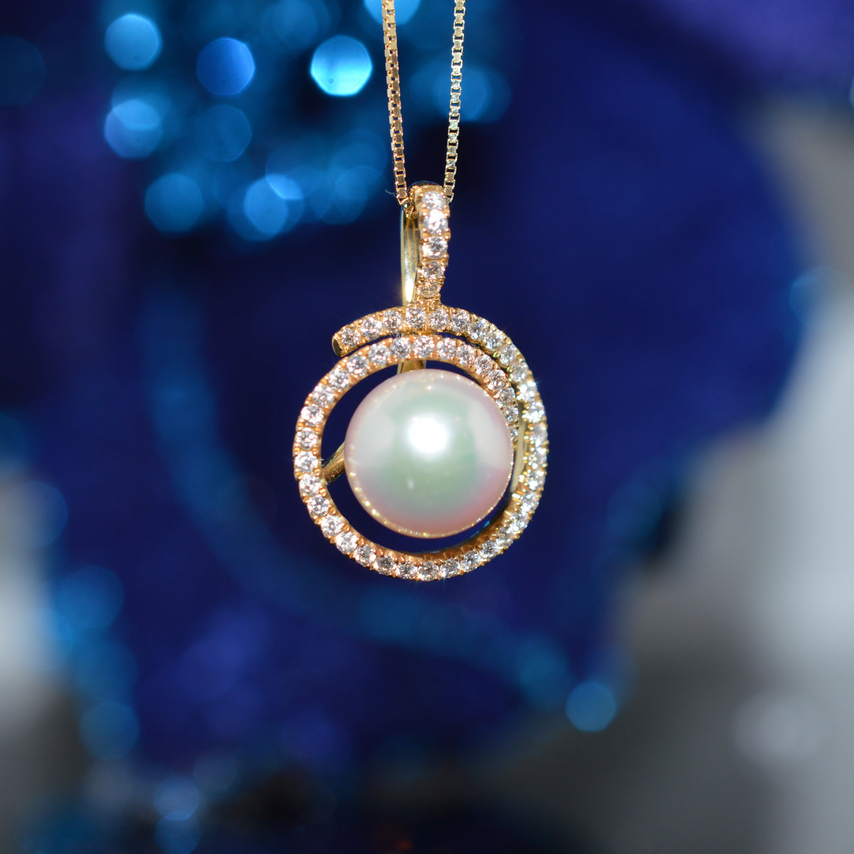 18K Yellow Gold Pearl Pendant With Diamond Halo And 18K Chain