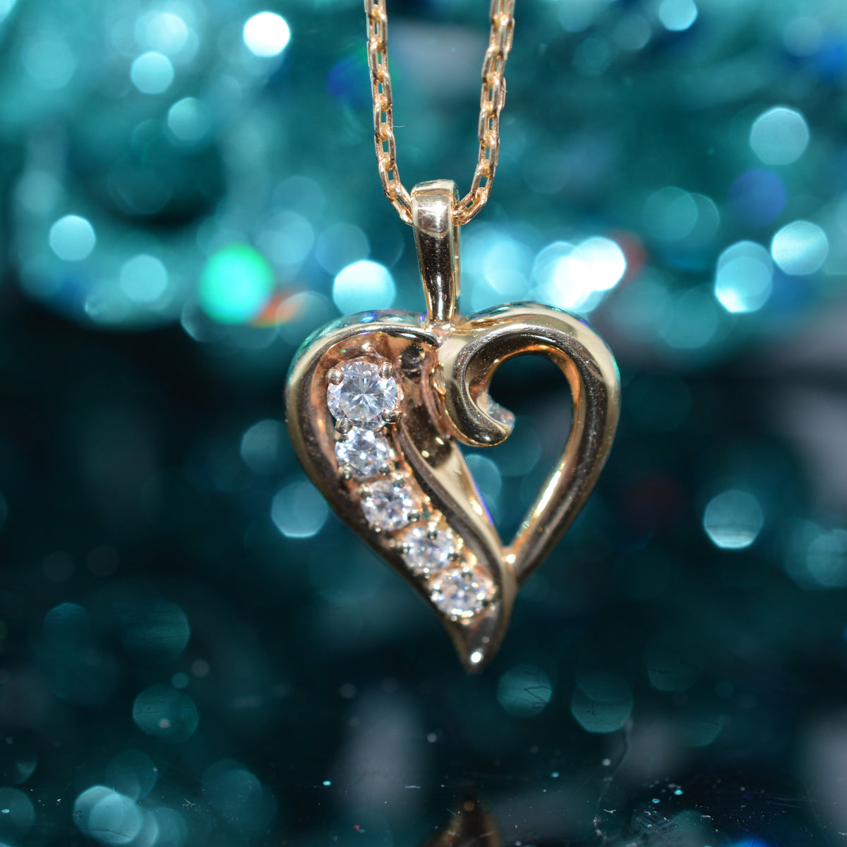 14K Yellow Gold 18 Inch Long Bismark Chain With 5 Diamond Heart Pendant