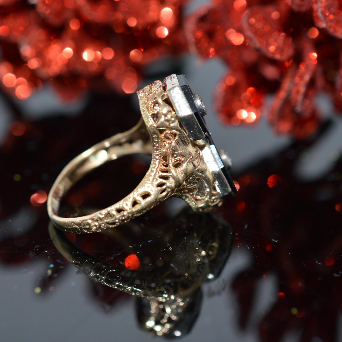 14K Yellow Gold Antique Filigree Ring With 2 Octagonal Black Onyx & 2 Diamonds