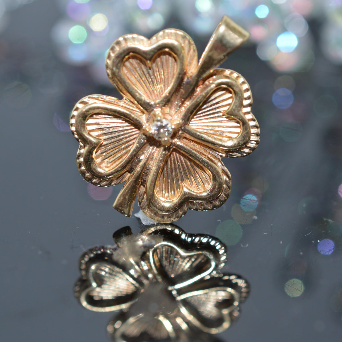 14K Yellow Gold 4 Leaf Clover Pendant With A Round Diamond