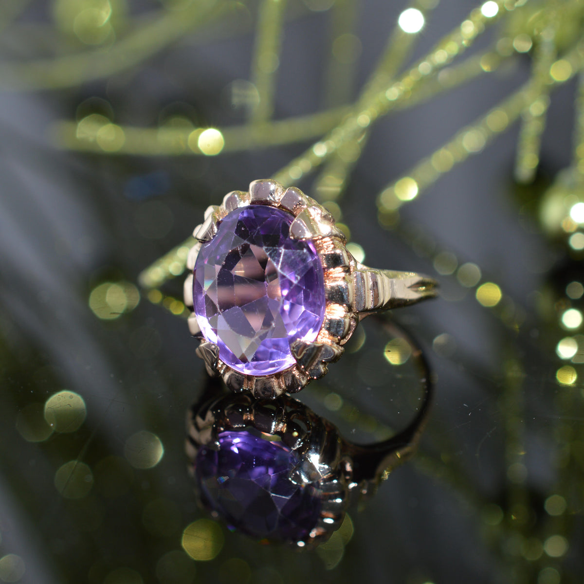 10K Yellow Gold Vintage Oval Amethyst Ring
