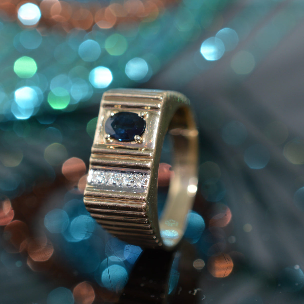 Gents 14K Yellow Gold Oval Sapphire & Diamond Ribbed Ring