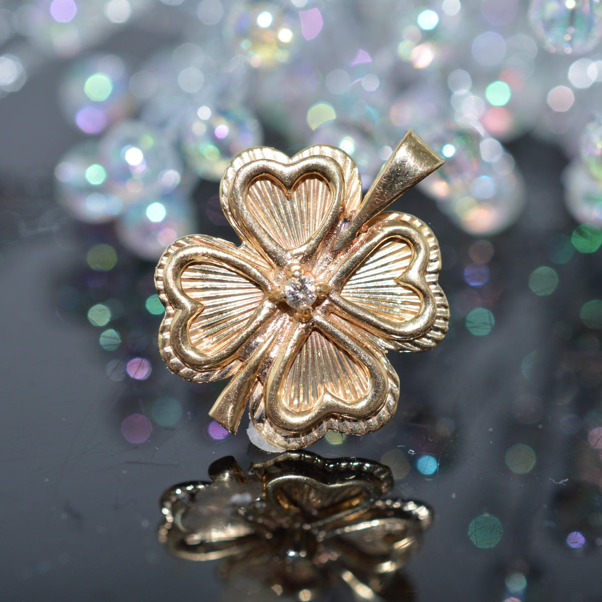 14K Yellow Gold 4 Leaf Clover Pendant With A Round Diamond
