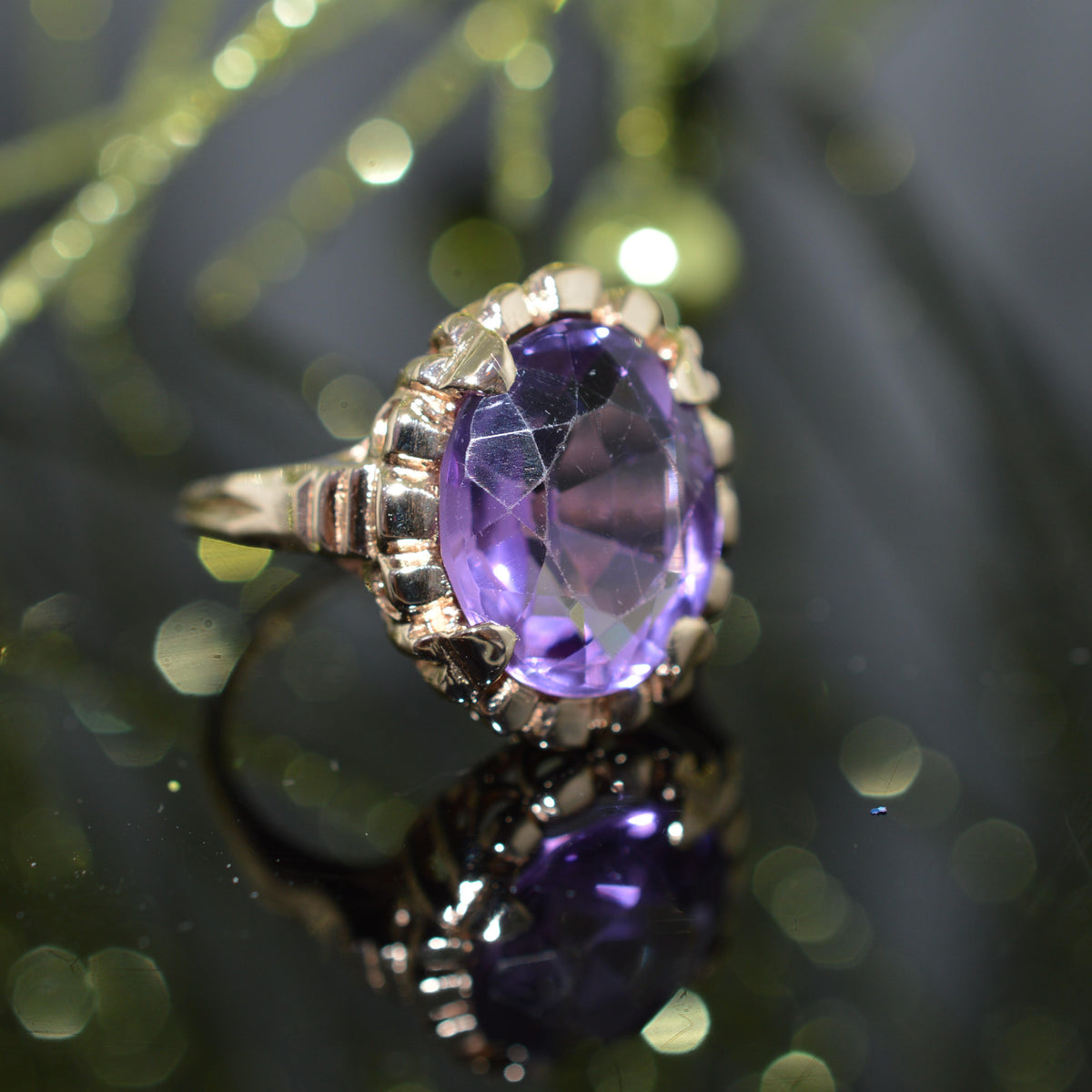 10K Yellow Gold Vintage Oval Amethyst Ring