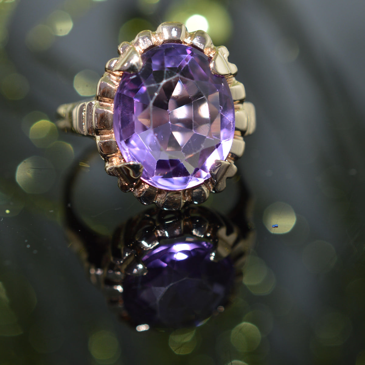 10K Yellow Gold Vintage Oval Amethyst Ring