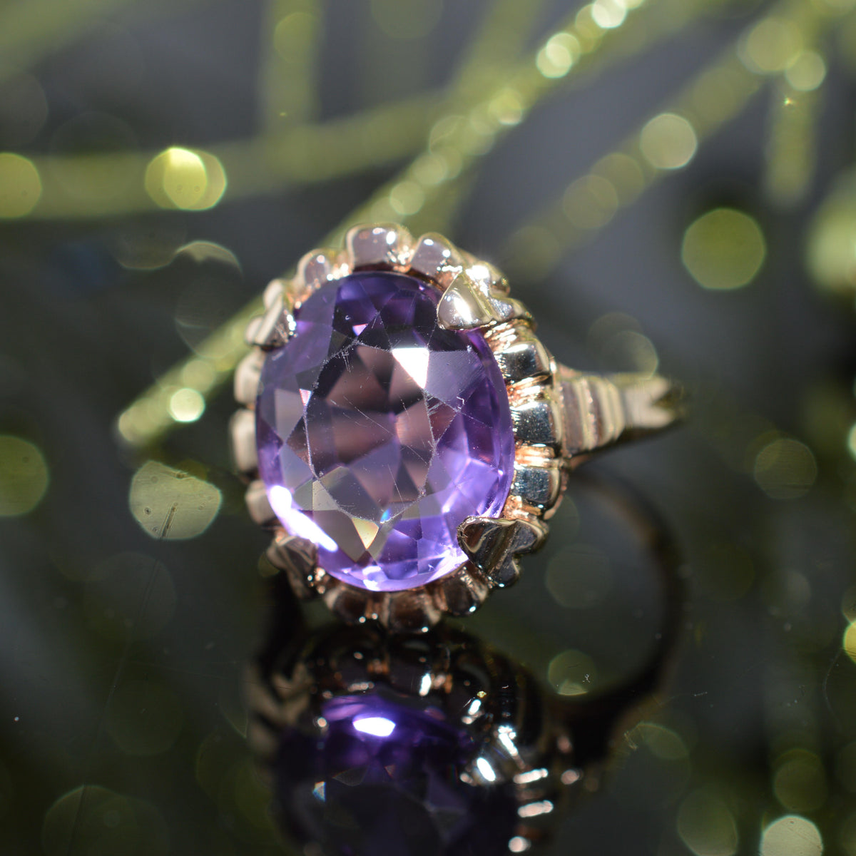 10K Yellow Gold Vintage Oval Amethyst Ring