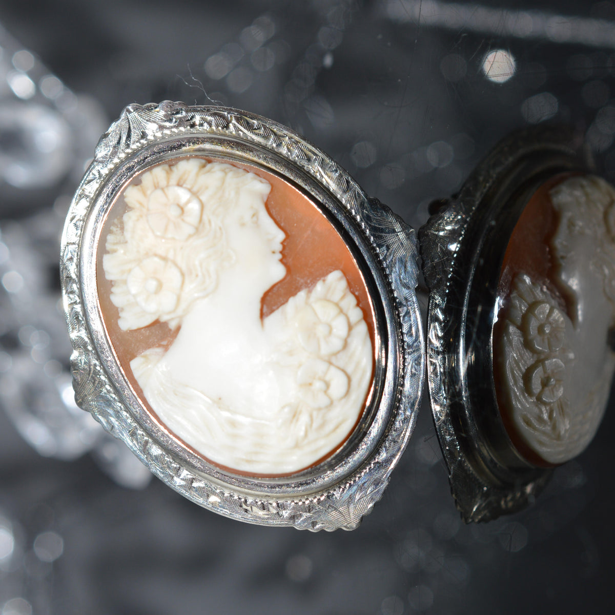 10K White Gold Oval Cameo Brooch