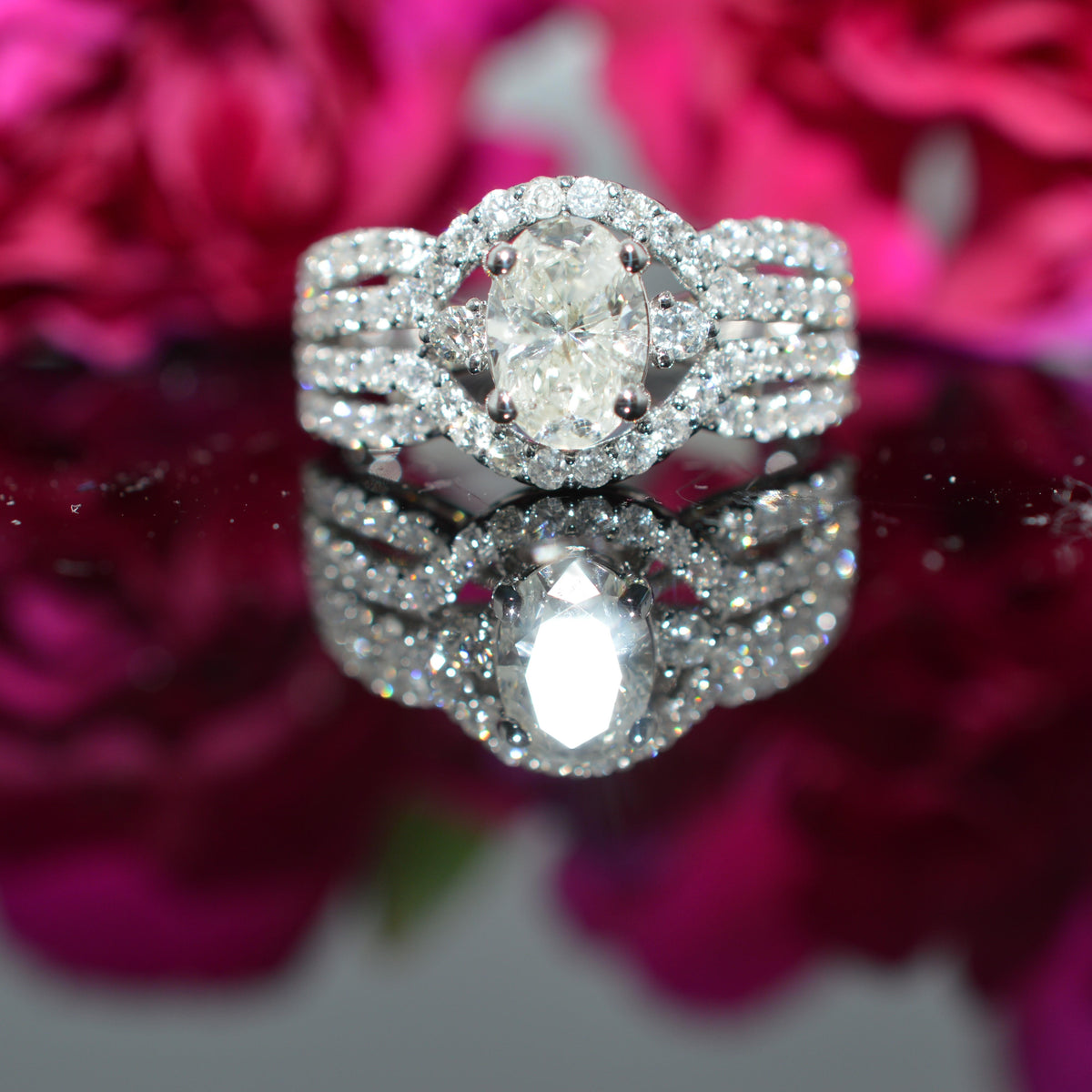 18K White Gold Diamond Engagement Ring With Oval Center Diamond