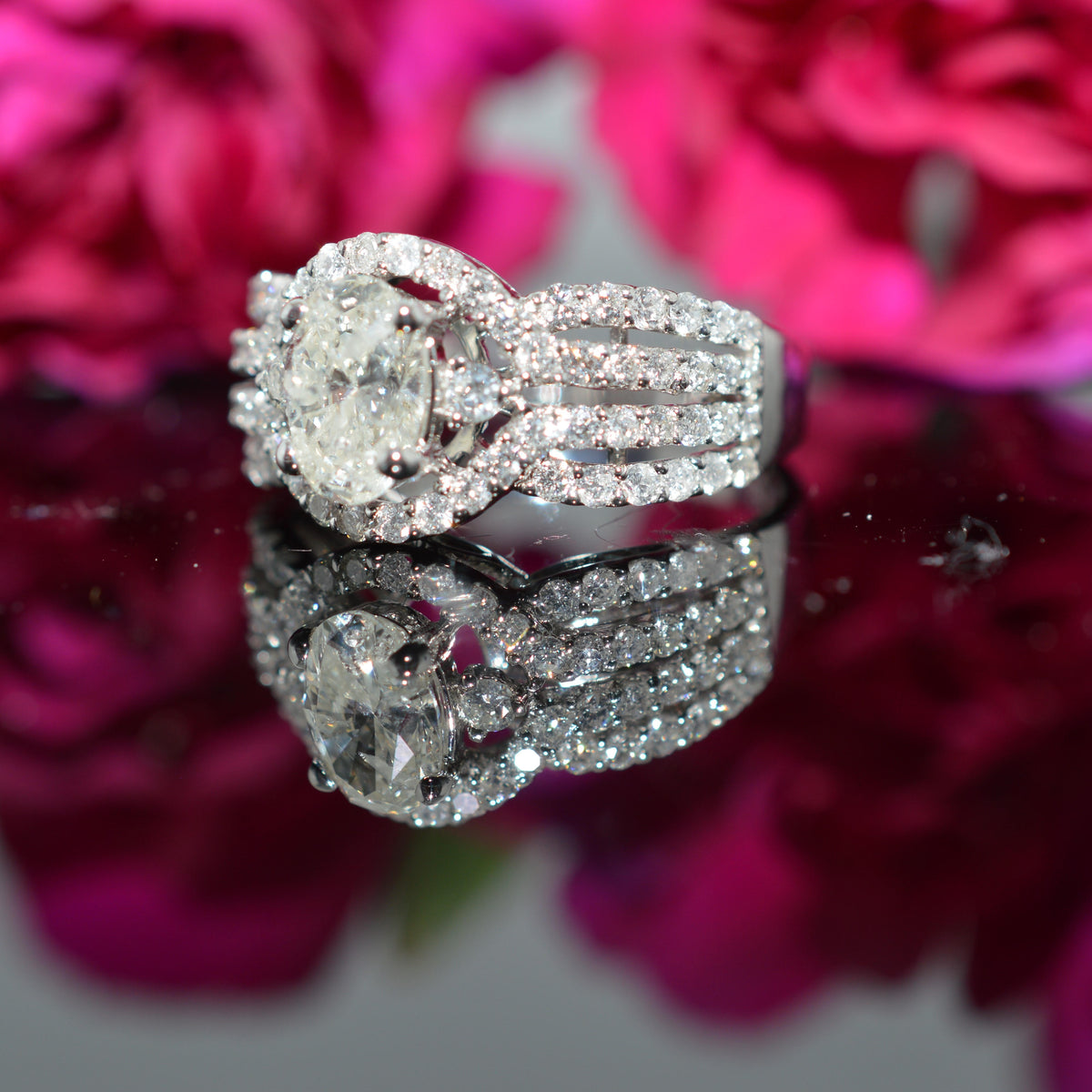 18K White Gold Diamond Engagement Ring With Oval Center Diamond