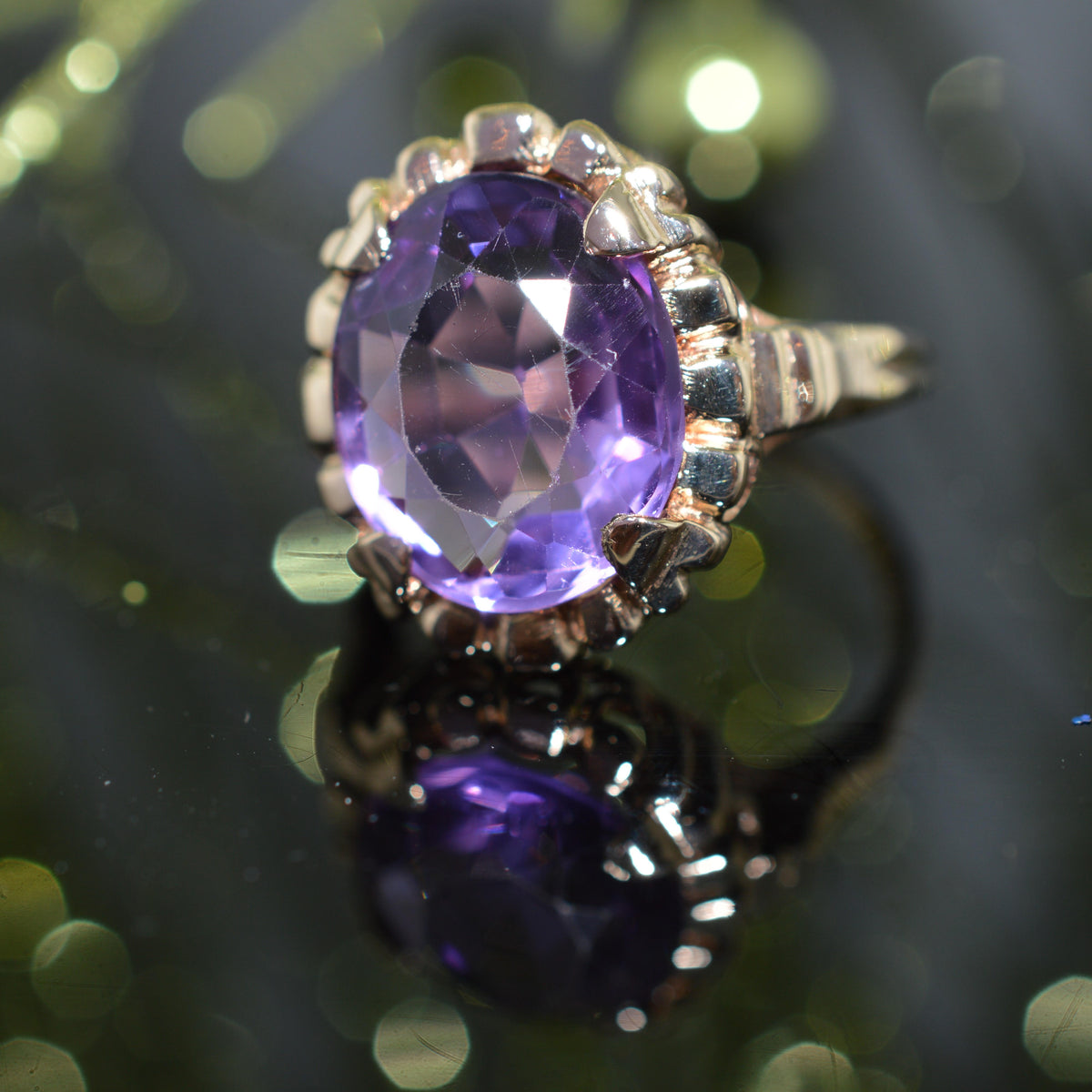 10K Yellow Gold Vintage Oval Amethyst Ring