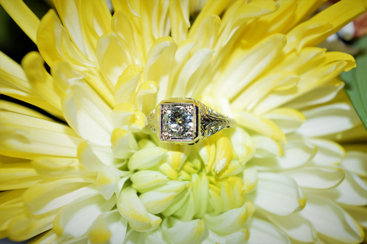18K White Gold Antique Filigree Brilliant Cut Diamond Ring
