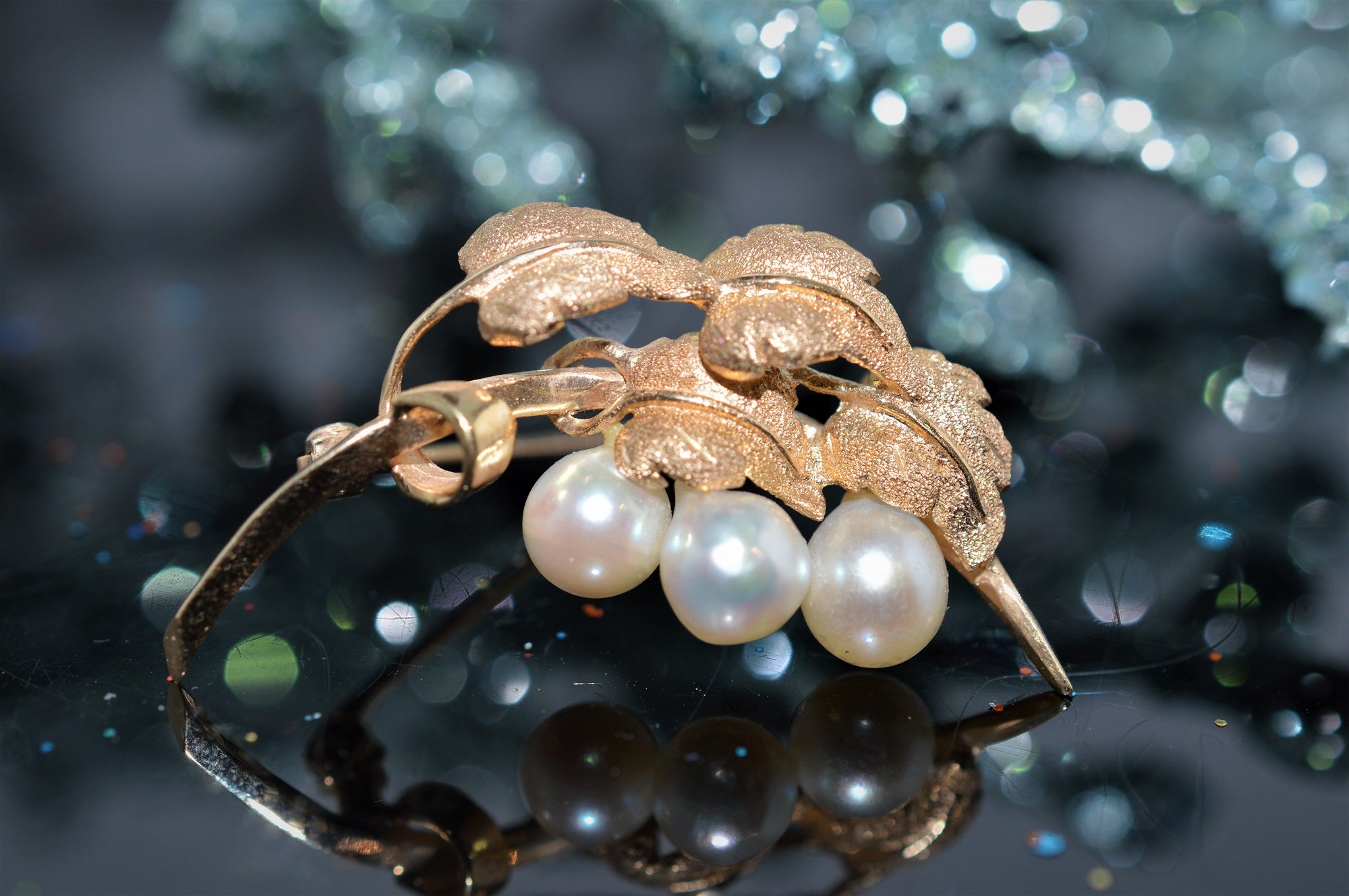 Vintage gold leaf brooch hotsell