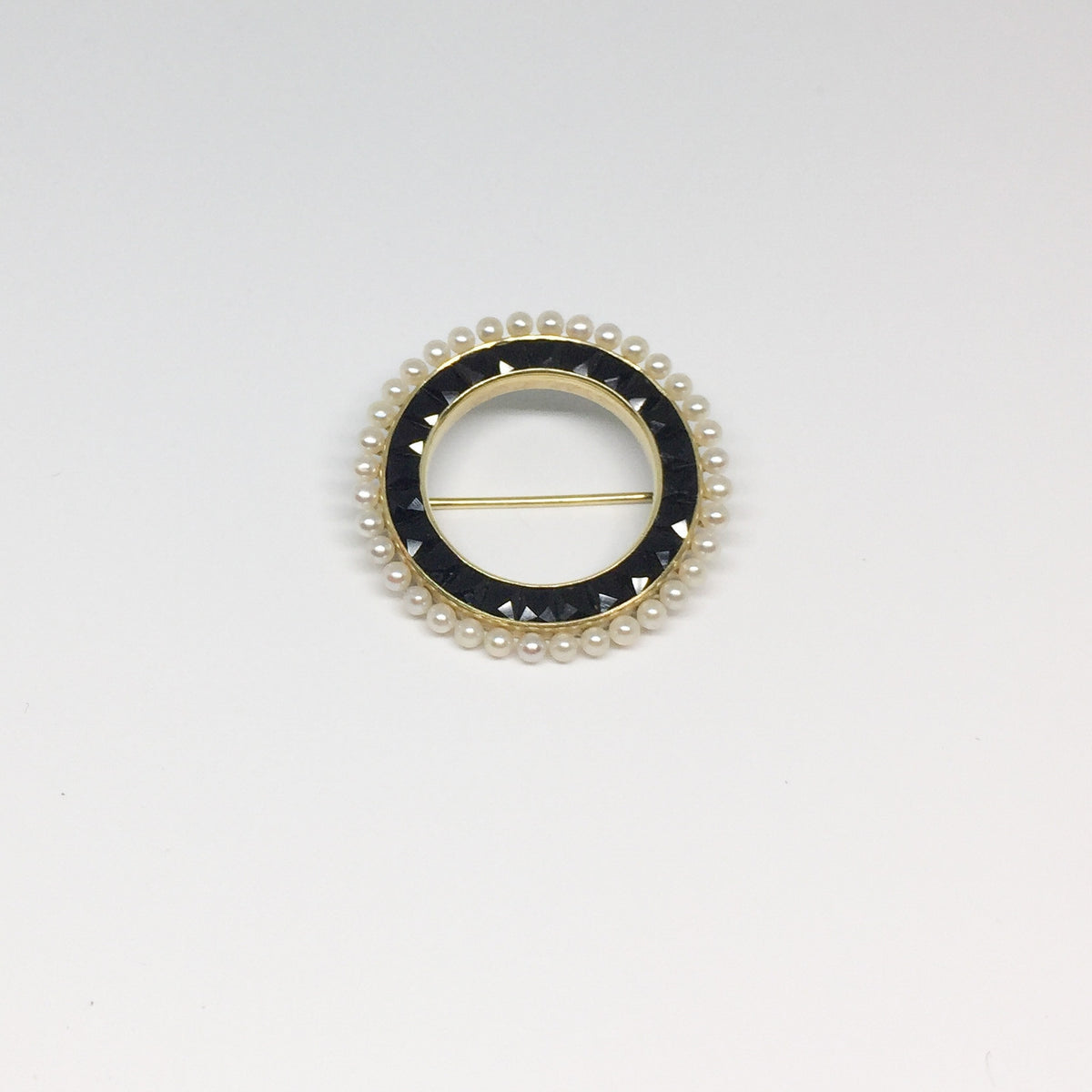 Black and White Circle Brooch-Estate-Howard&#39;s Diamond Center