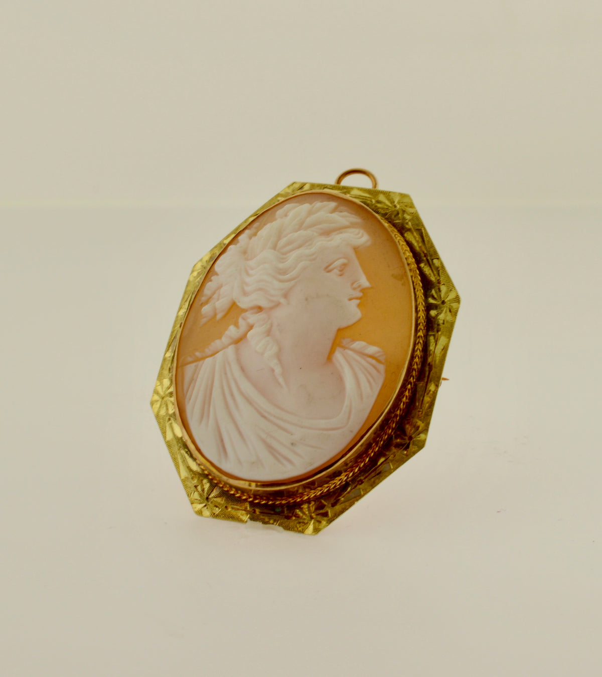 10K Antique Shell Cameo Gold Brooch/Pendant, Engraved Frame