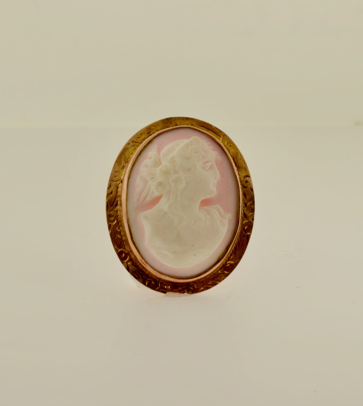 Antique Cameo Gold Brooch/Pendant with Engraved Frame