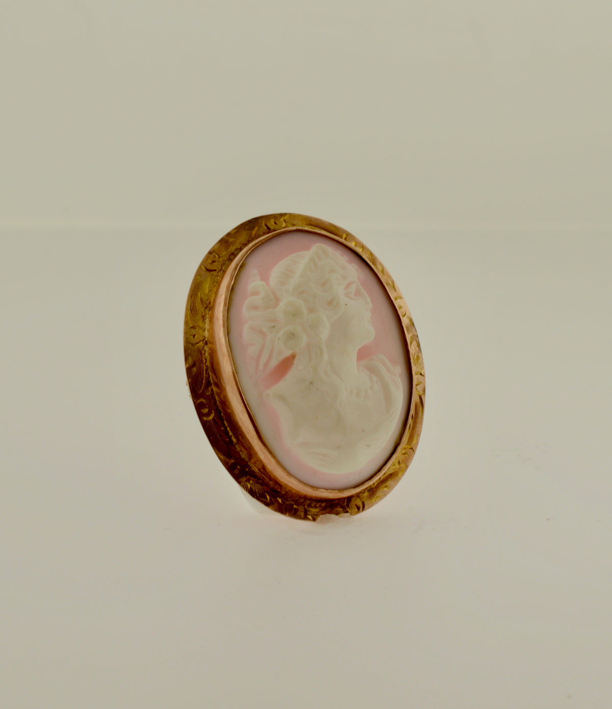 Antique Cameo Gold Brooch/Pendant with Engraved Frame