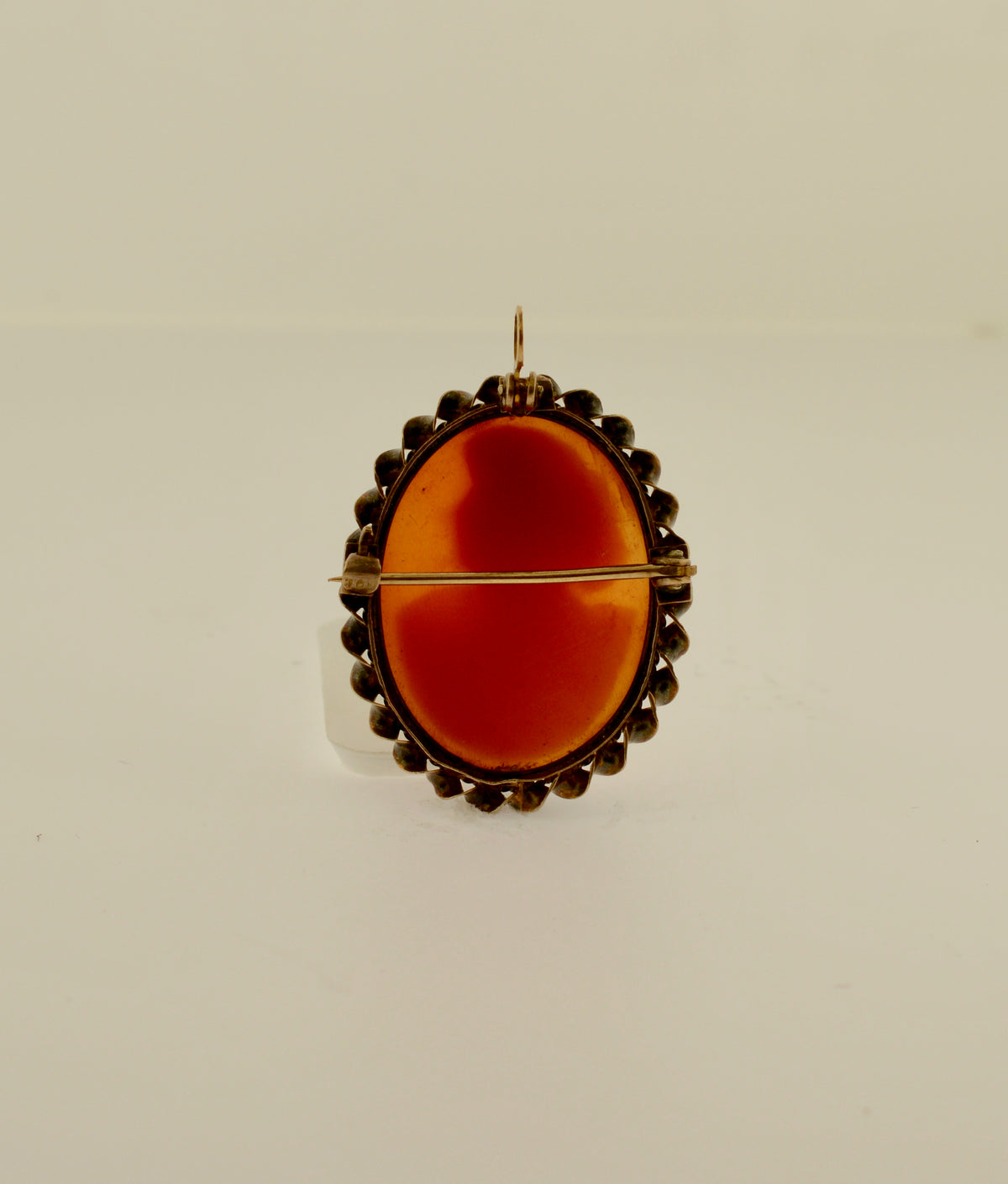 Oval Shell Cameo Gold Brooch/Pendant with a Twisted Border