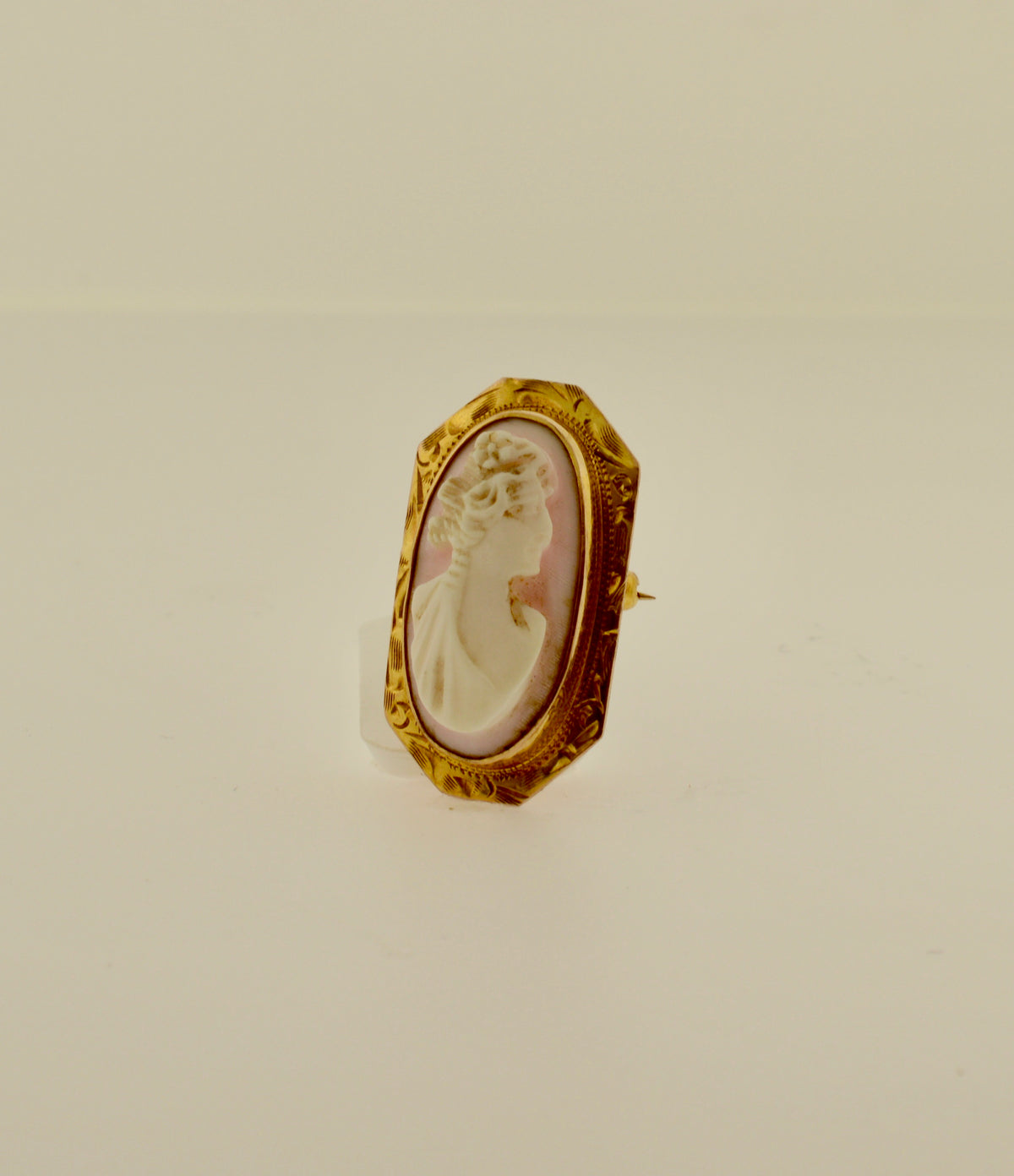 10K Yellow Gold Antique Elongated Oval Shell Cameo Brooch