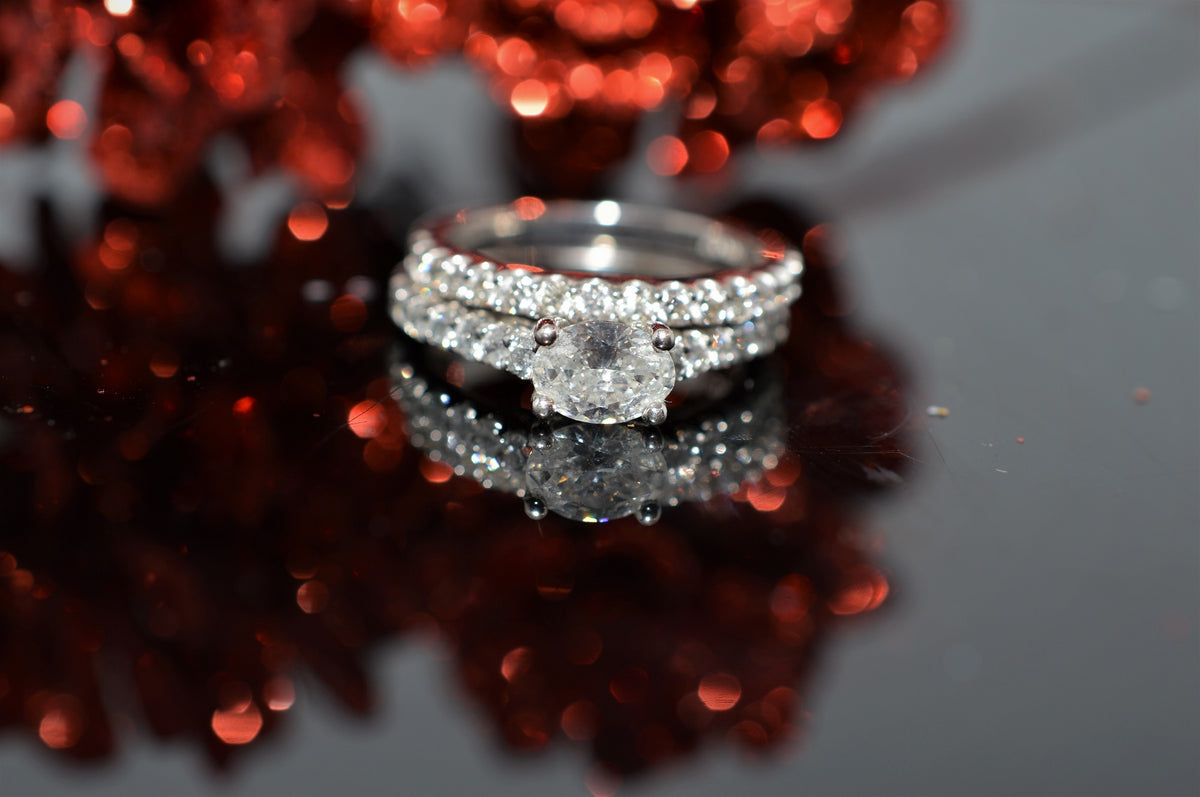 14K East to West Set Oval Diamond Wedding Ring Set