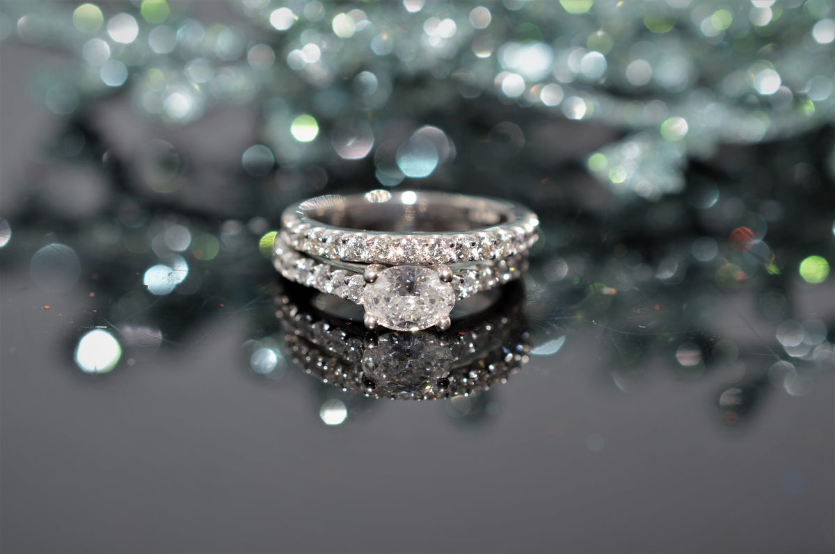 14K East to West Set Oval Diamond Wedding Ring Set