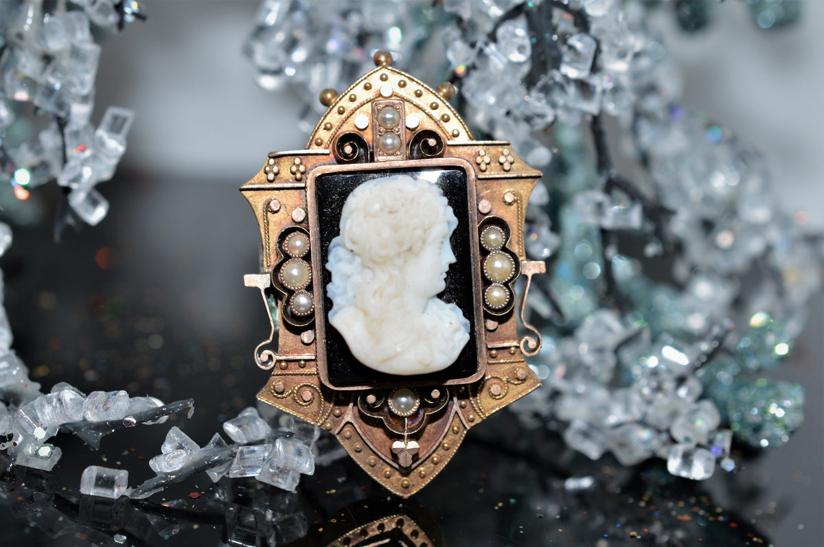 9K Antique Agate Cameo Brooch/Pendant with Seed Pearls