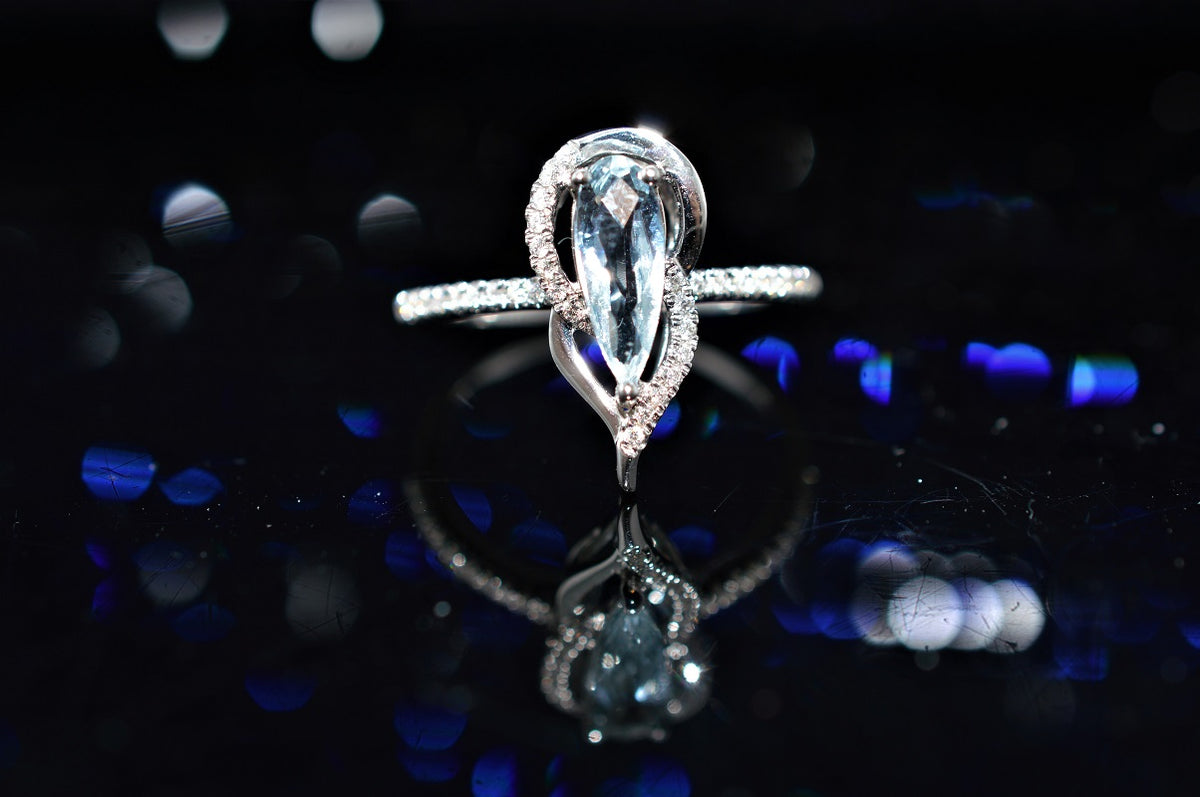 14K White Gold Pear Shape Aquamarine And Diamond Ring