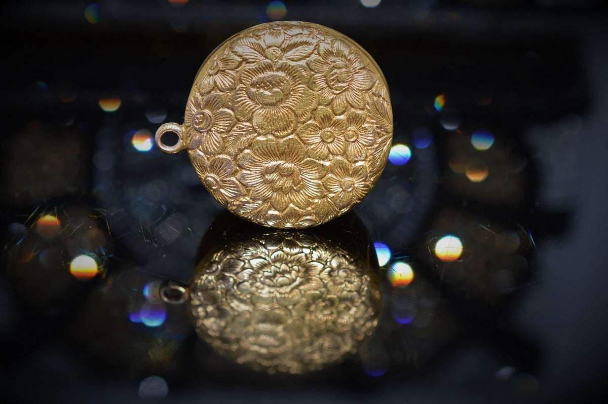 18K Yellow Gold Round Locket with Engraved Flowers