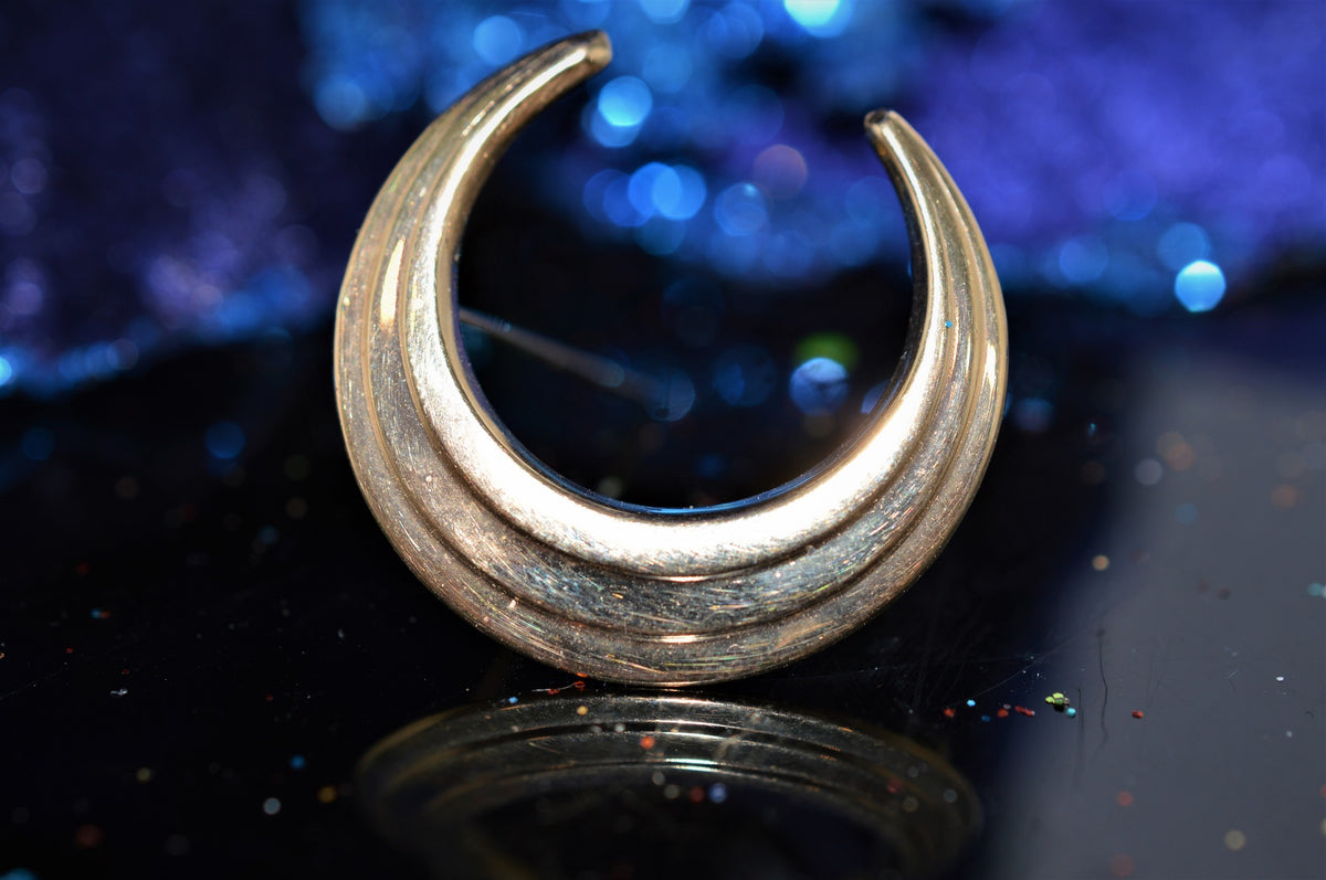 14K Yellow Gold Crescent Moon Brooch with 1.125&quot; Diameter