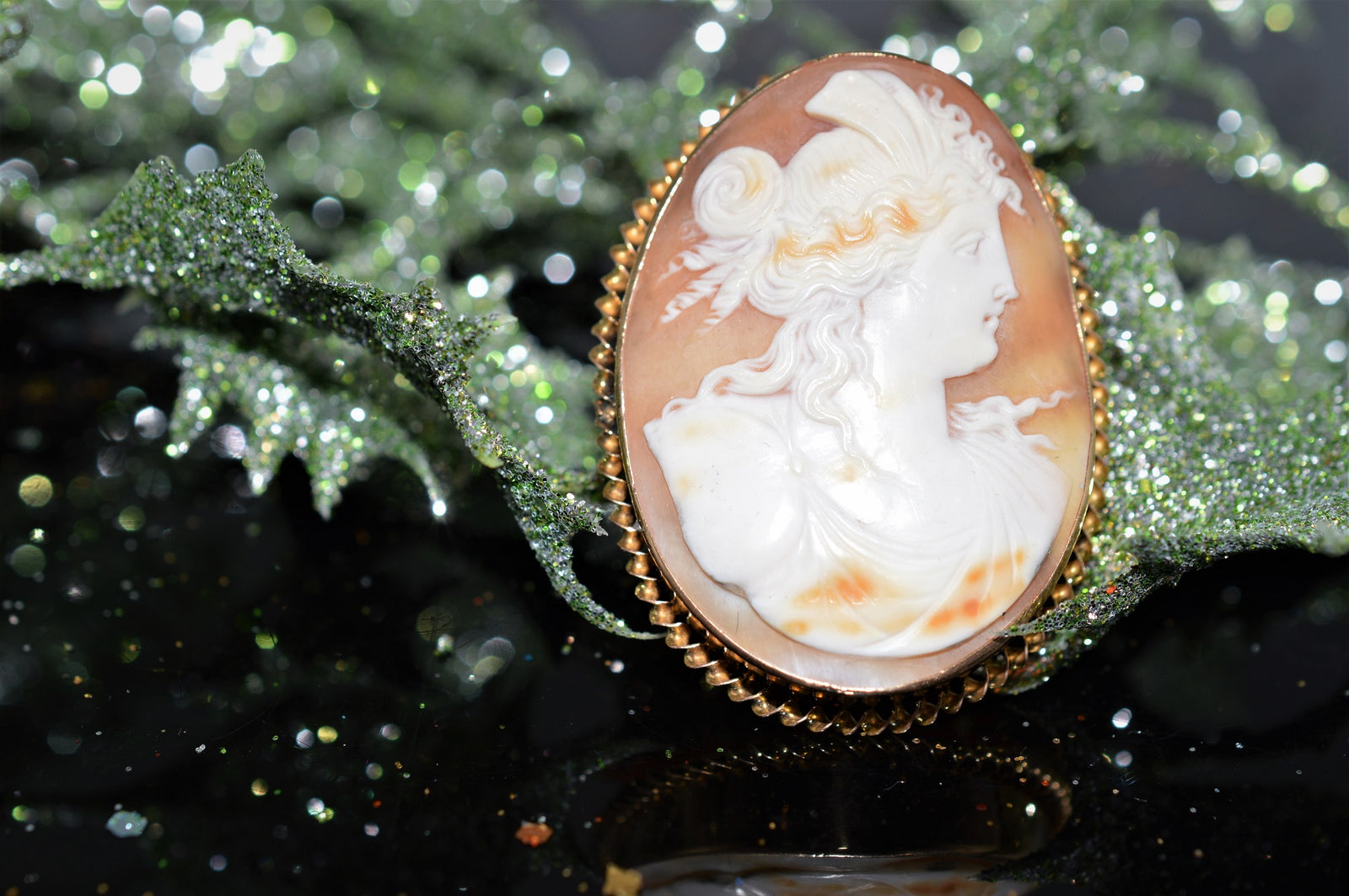 10K and 14K Yellow Gold Oval Shell Cameo Pendant/Brooch - Howard's DC