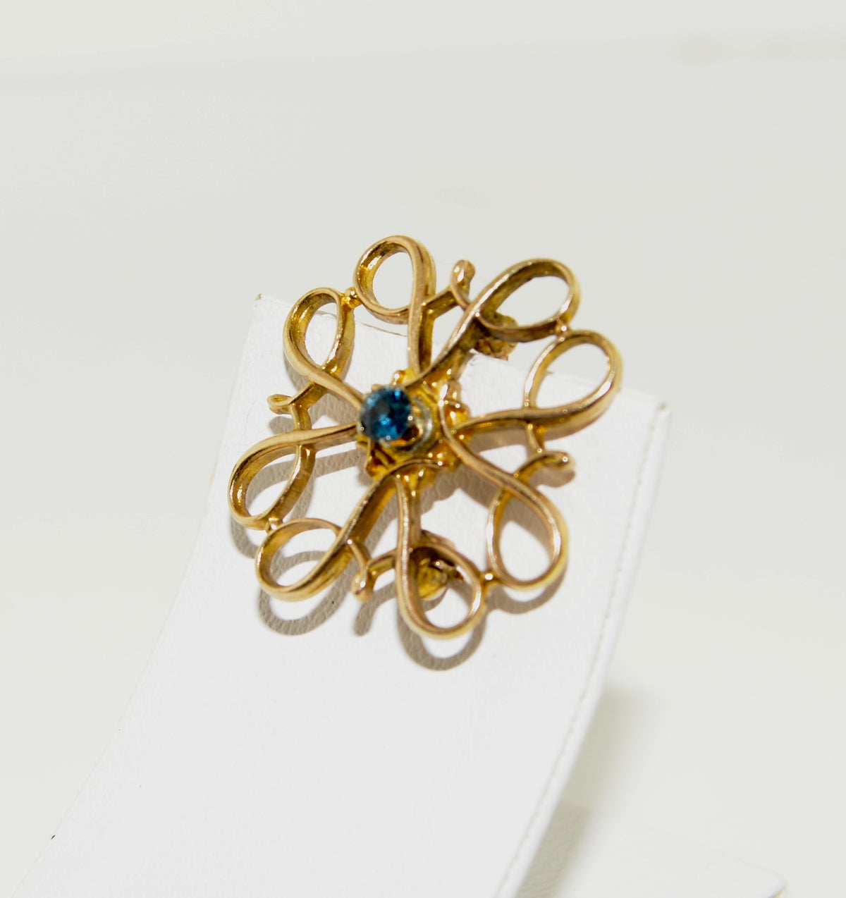 10 Karat Yellow Gold Round 3mm Blue Stone Gold Brooch