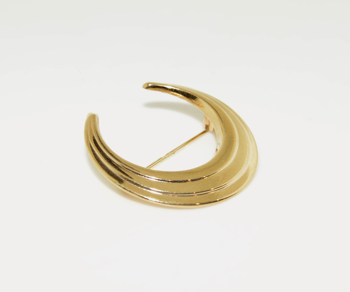 14K Yellow Gold Crescent Moon Brooch with 1.125&quot; Diameter