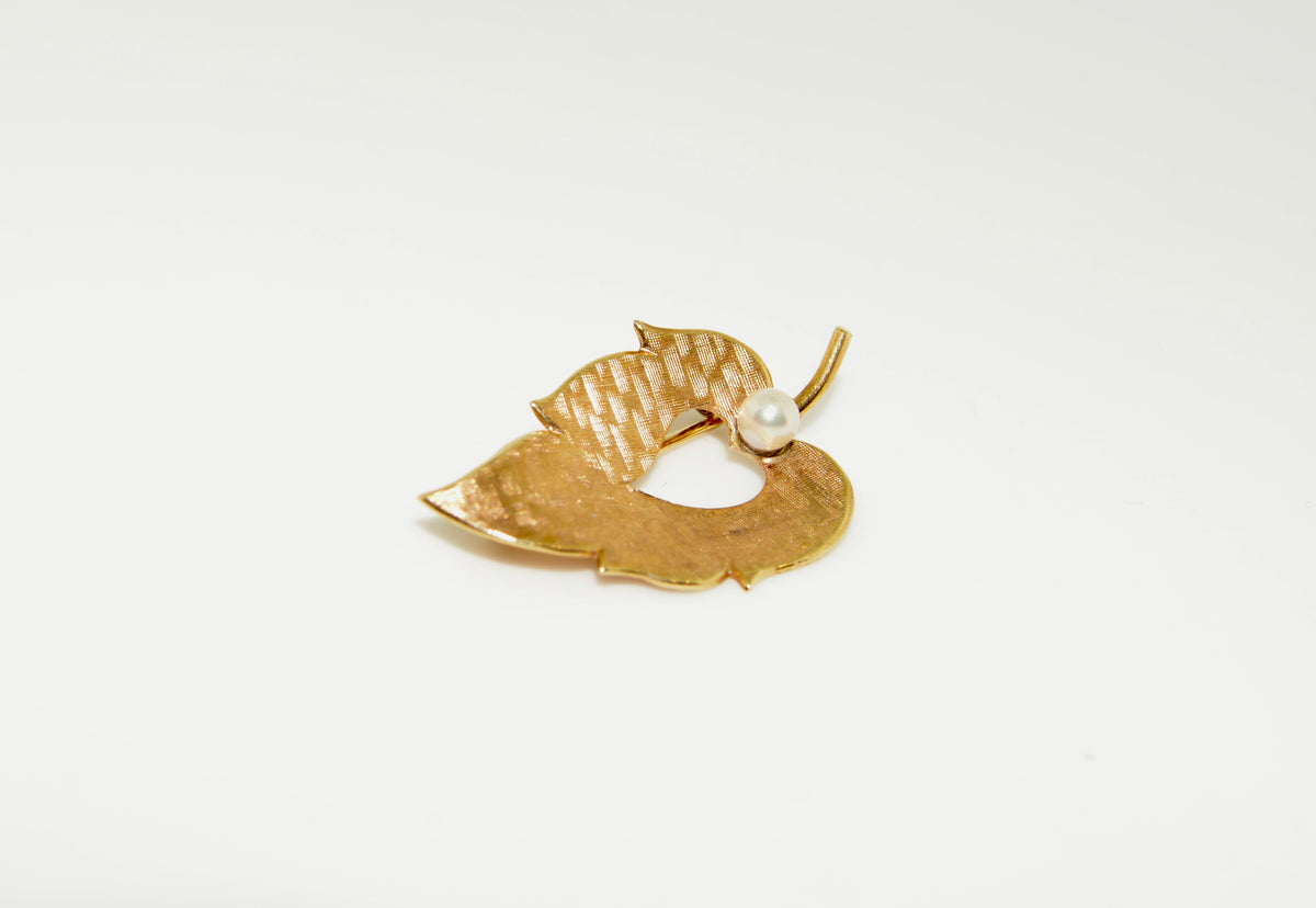 14K Yellow Gold, Gold Leaf Brooch with a Cultured Pearl