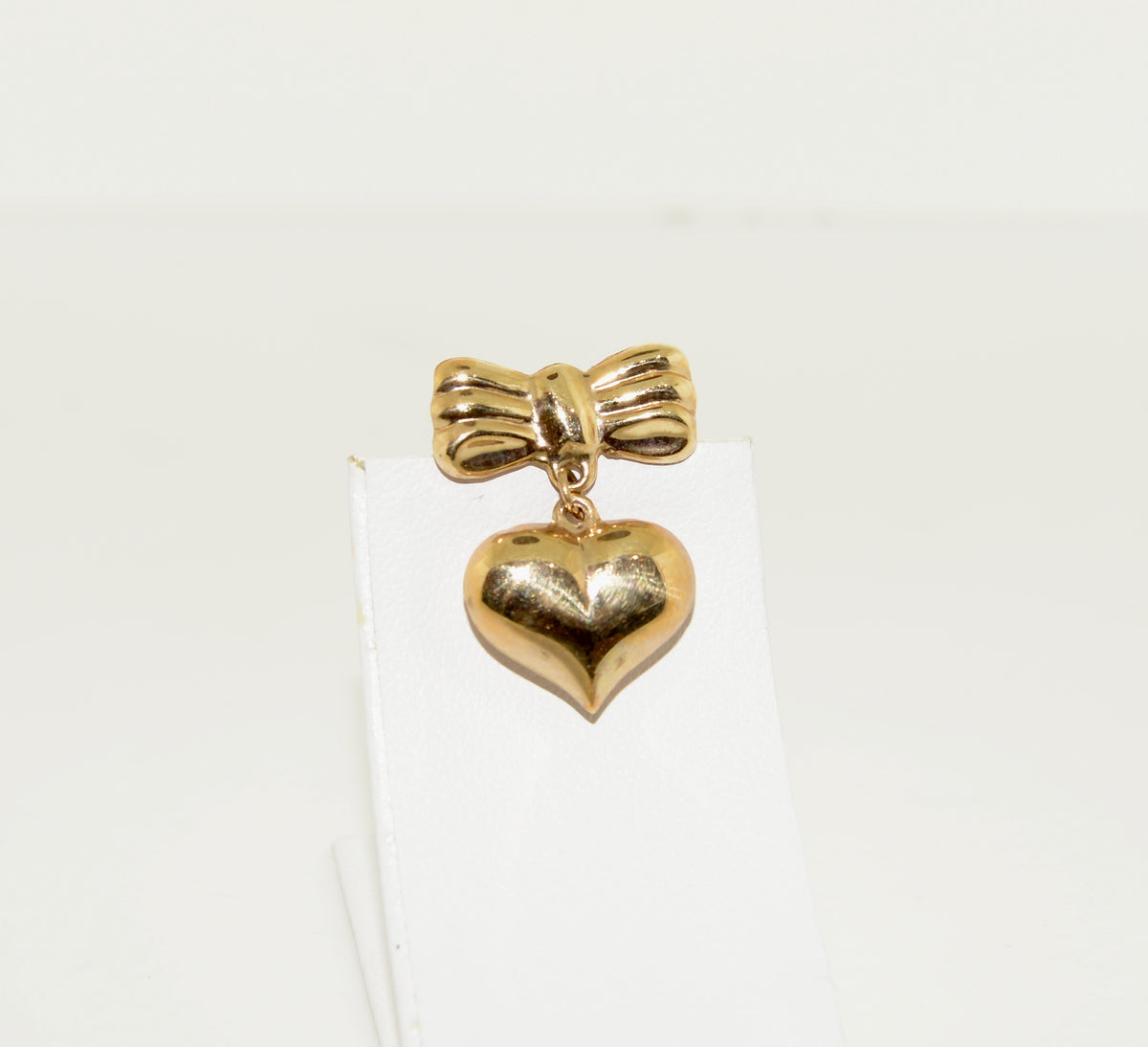 14 Karat Yellow Gold Ribbon Brooch with Dangling Heart
