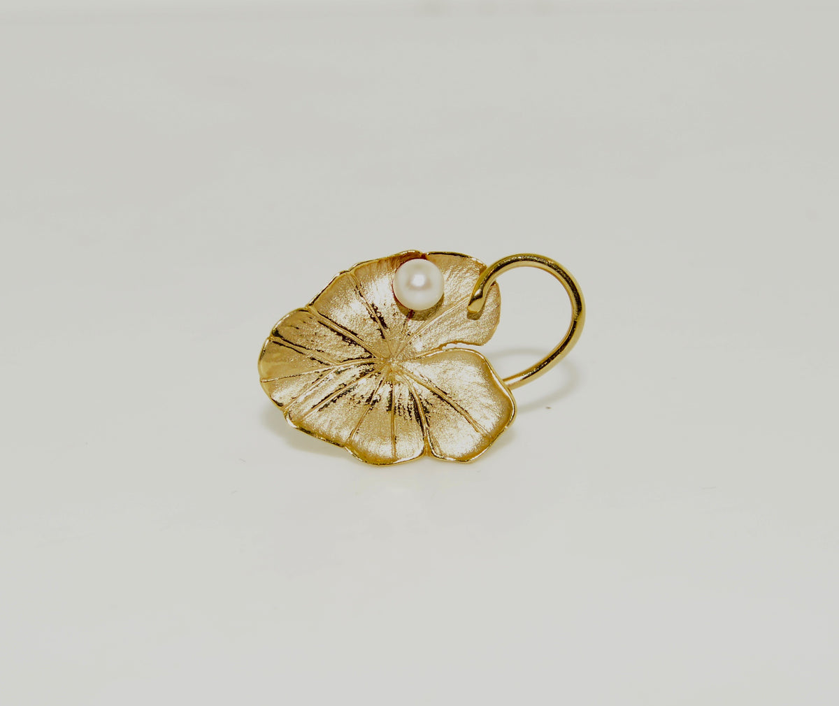 14K Yellow Gold Lily Pad Brooch Set with One Pearl