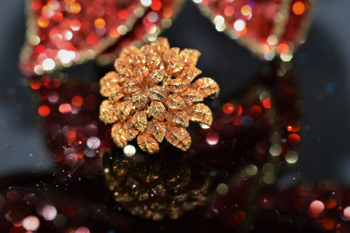 18 Karat Yellow Gold, Circular Leaf Bouquet Brooch