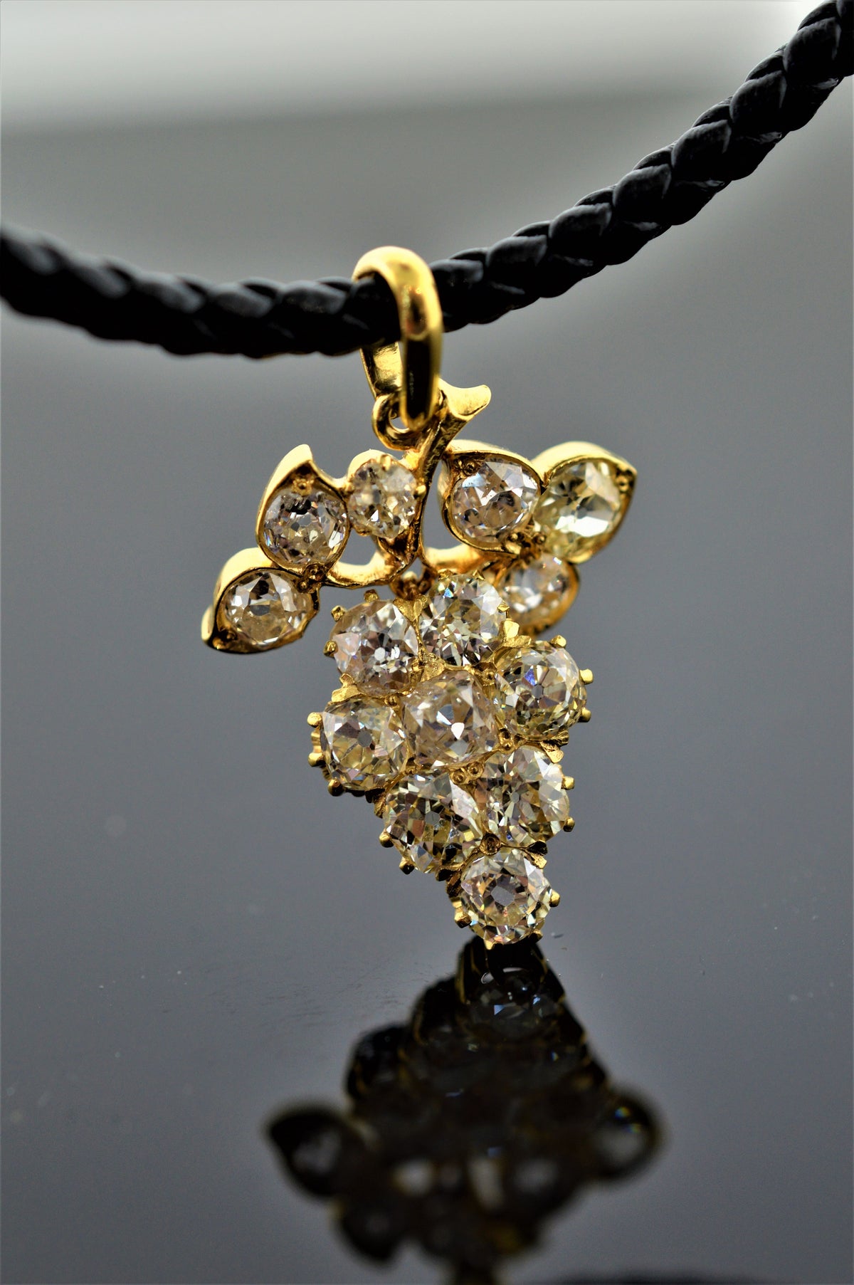 22K Yellow Gold Antique Moghul Grape Cluster Diamond Pendant