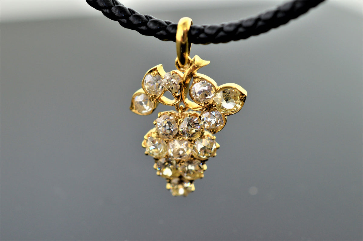 22K Yellow Gold Antique Moghul Grape Cluster Diamond Pendant