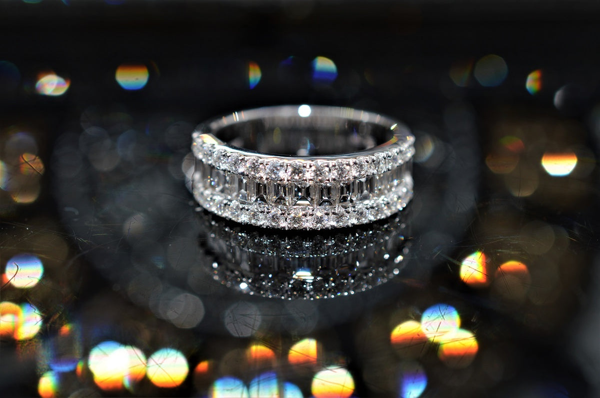 18K White Gold Round and Baguette Shaped Diamond Band
