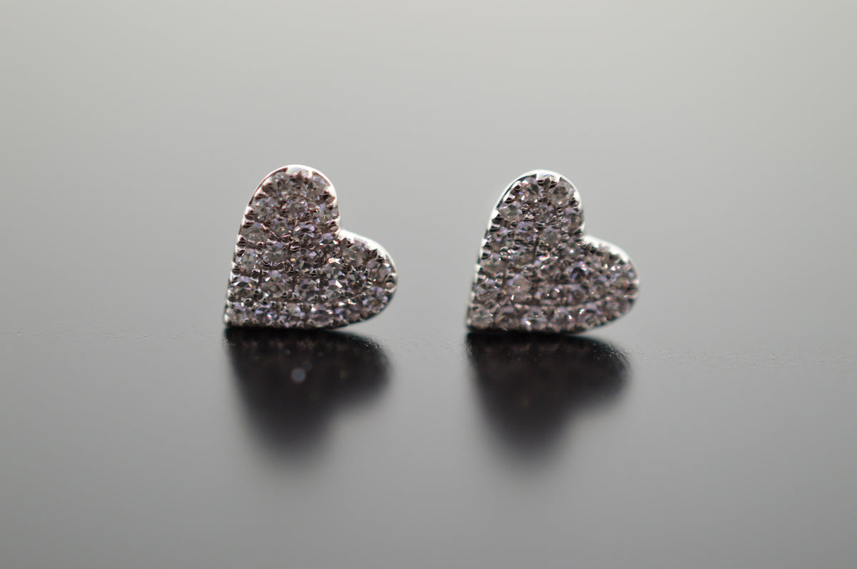 14K White Gold Diamond Heart Stud Earrings (0.14 ctw)