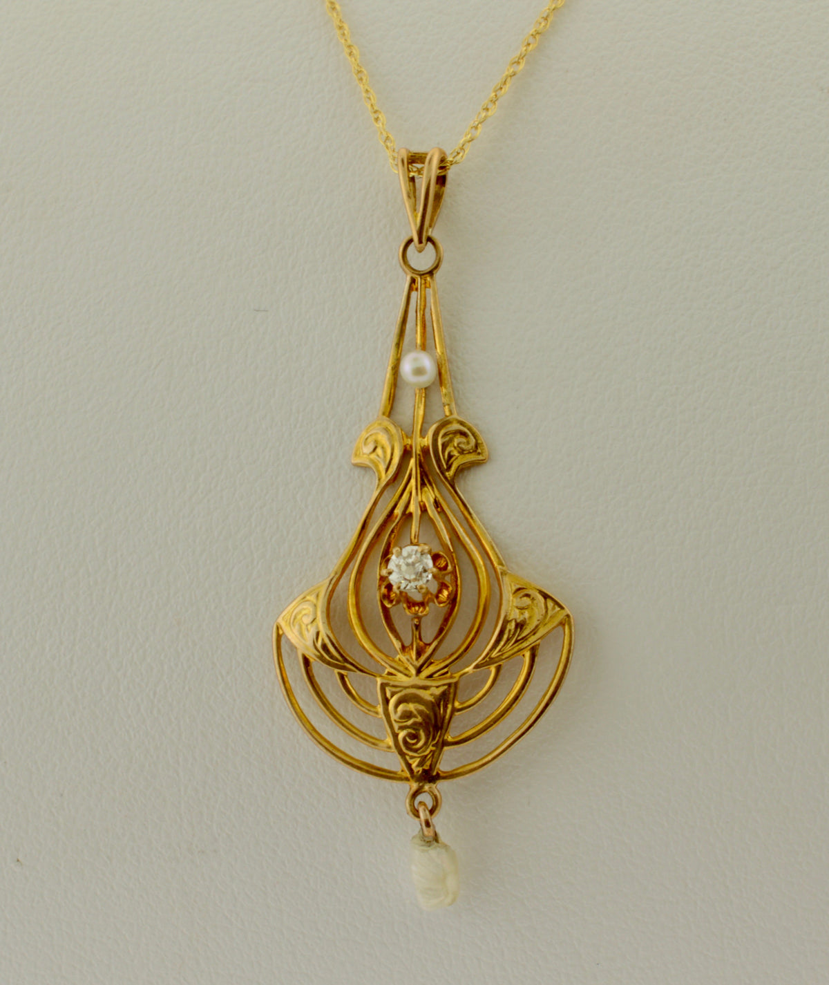 10K Yellow Gold Antique Diamond and Pearl Lavalier Necklace