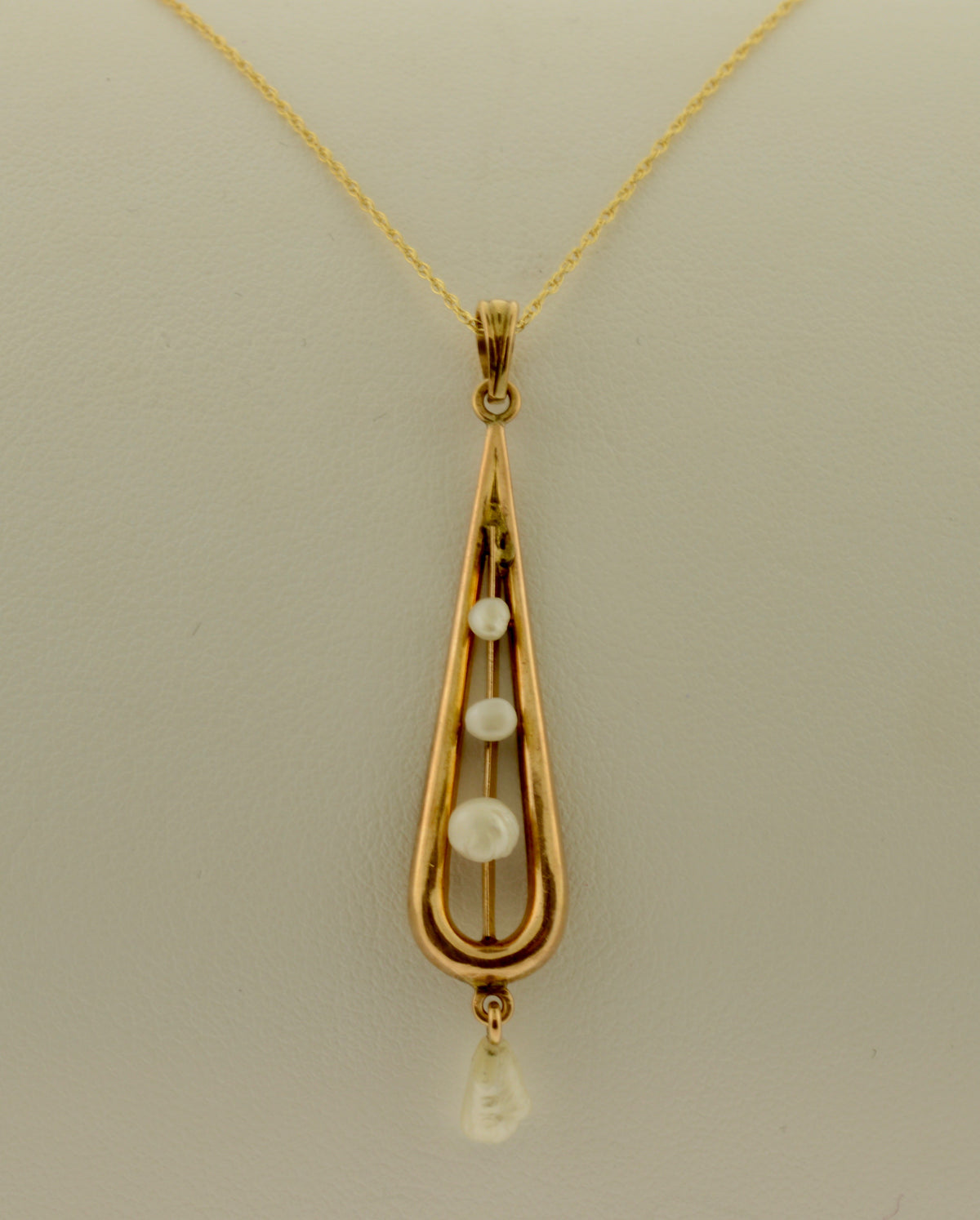 10K Yellow Gold Antique Pearl Tear Drop Lavalier Necklace