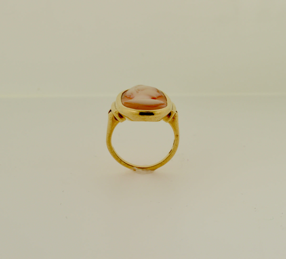10K Yellow Gold Antique Elongated Shell Cameo Gold Ring